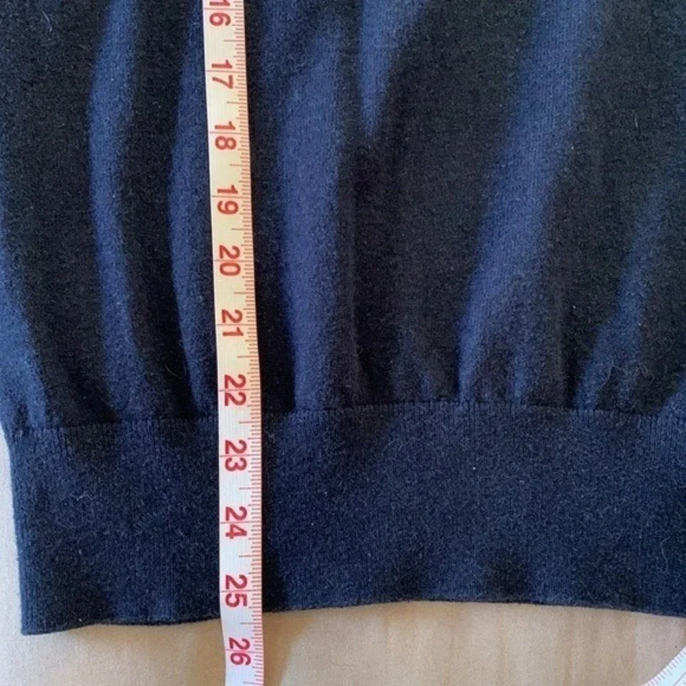 *2/$38*.BANANA REPUBLIC. GREY/NAVY. Cashmere/Cotton Blend Men's sweaters Size M‎